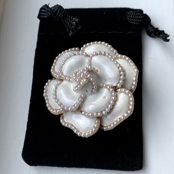 White Camellia Flower Brooch with Faux Pearls & Gold Tone Trim - Lapel Pin - Picture 10 of 11